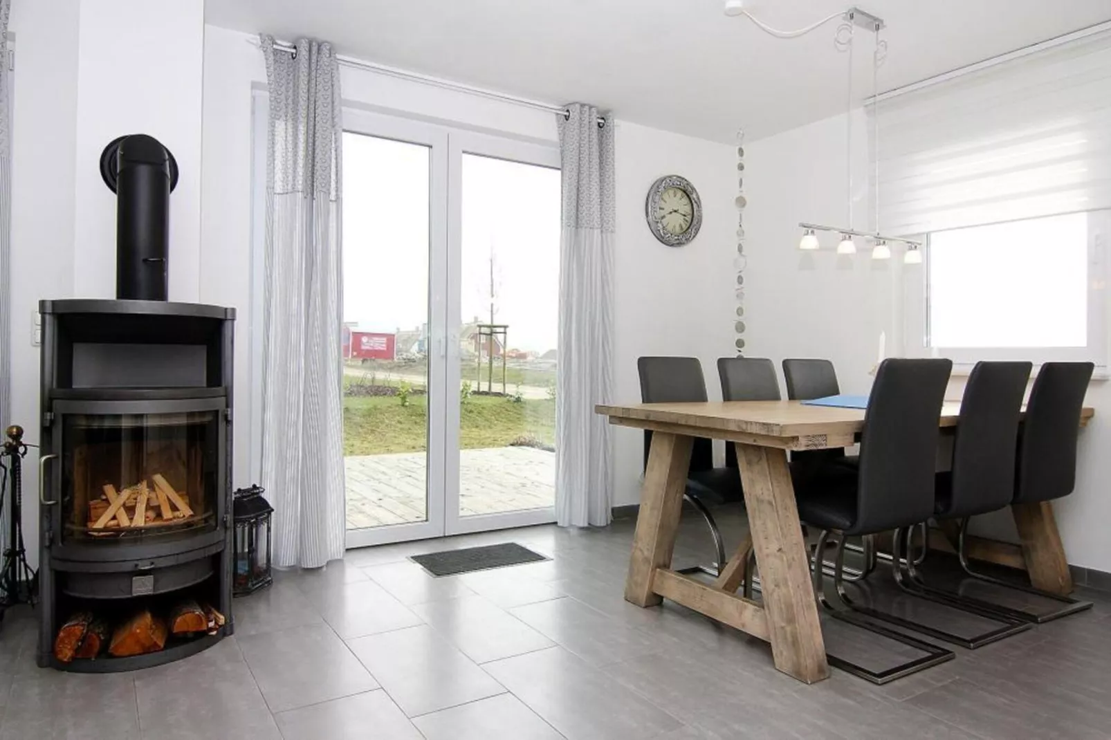 Ferienhaus de Poeler Drift 6 Personen-Eetkamer