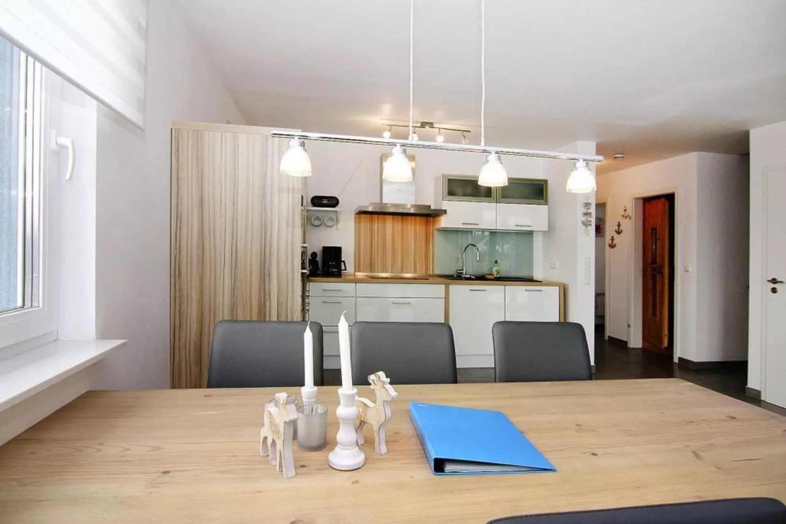 Ferienhaus de Poeler Drift 6 Personen-Eetkamer