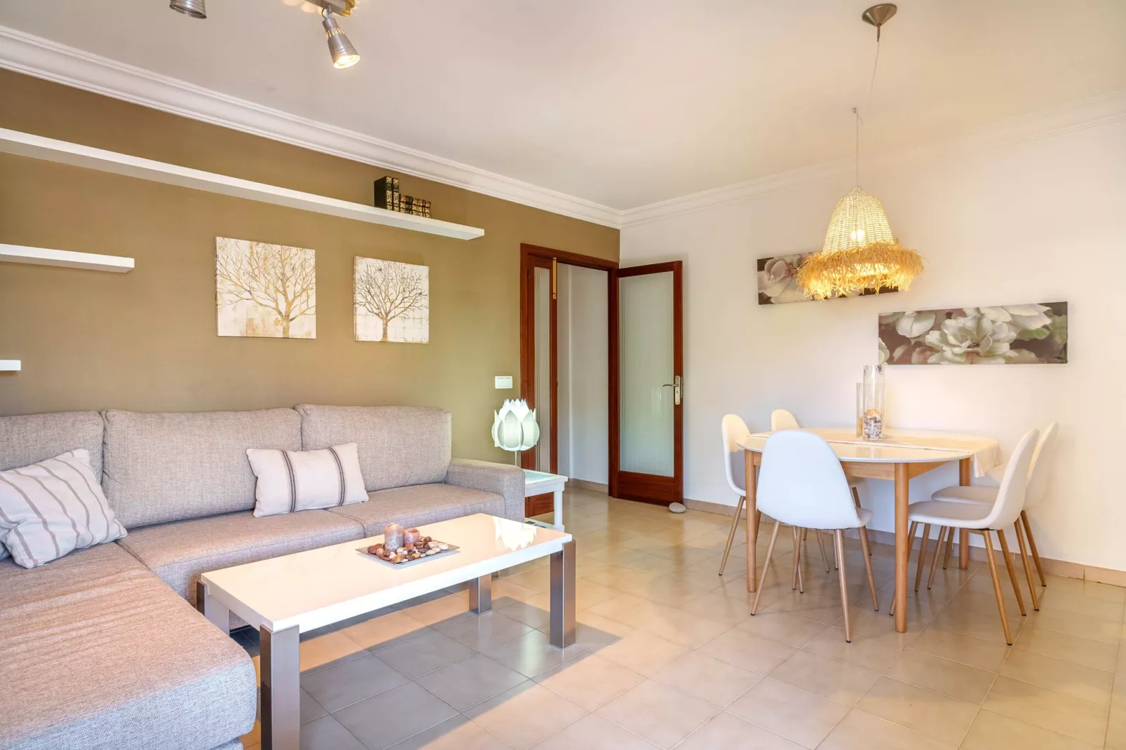 NICE 4 YOU-Woonkamer