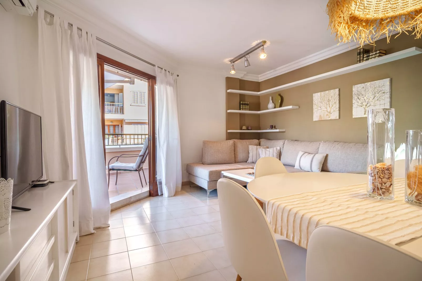 NICE 4 YOU-Woonkamer
