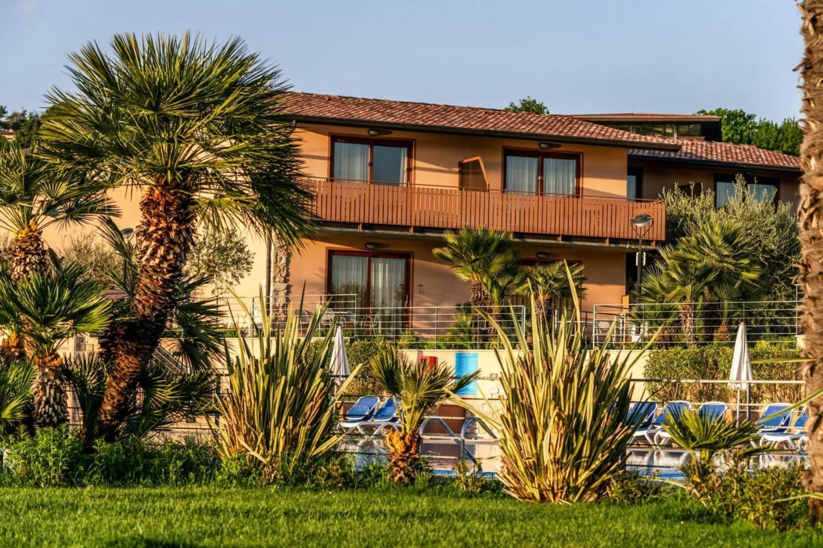 Residence Onda Blu Manerba - Bilo --Buitenkant zomer
