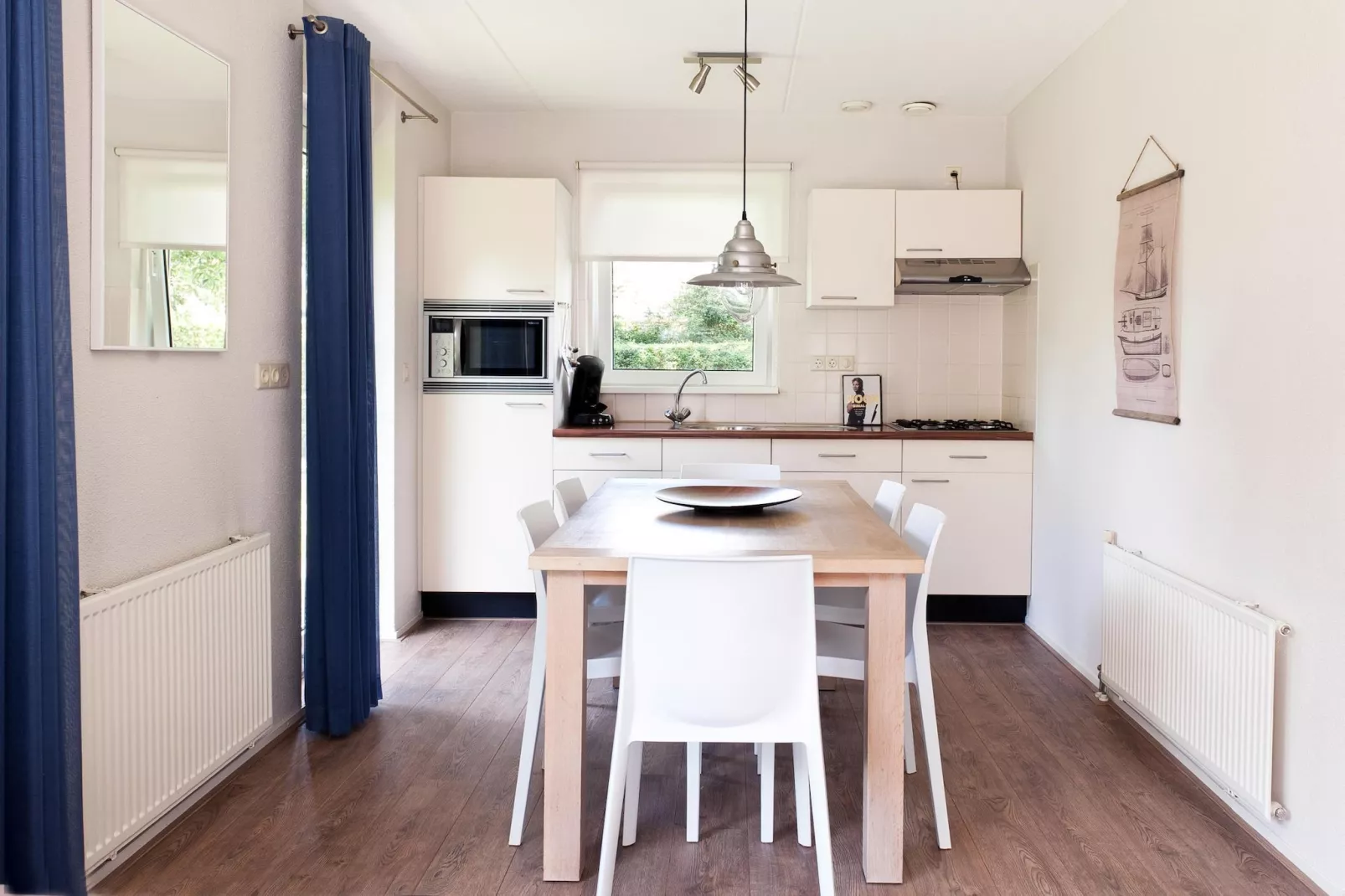 Skip Wellness de luxe met sauna-Eetkamer
