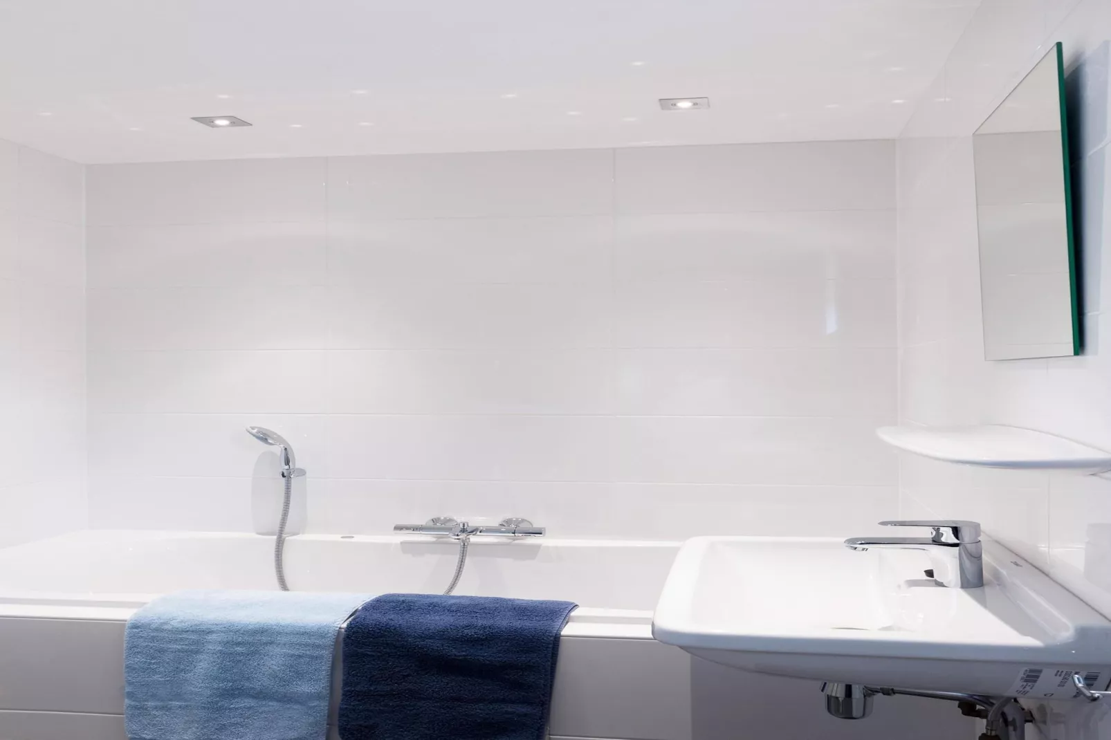 Skip Wellness de luxe met sauna-Badkamer