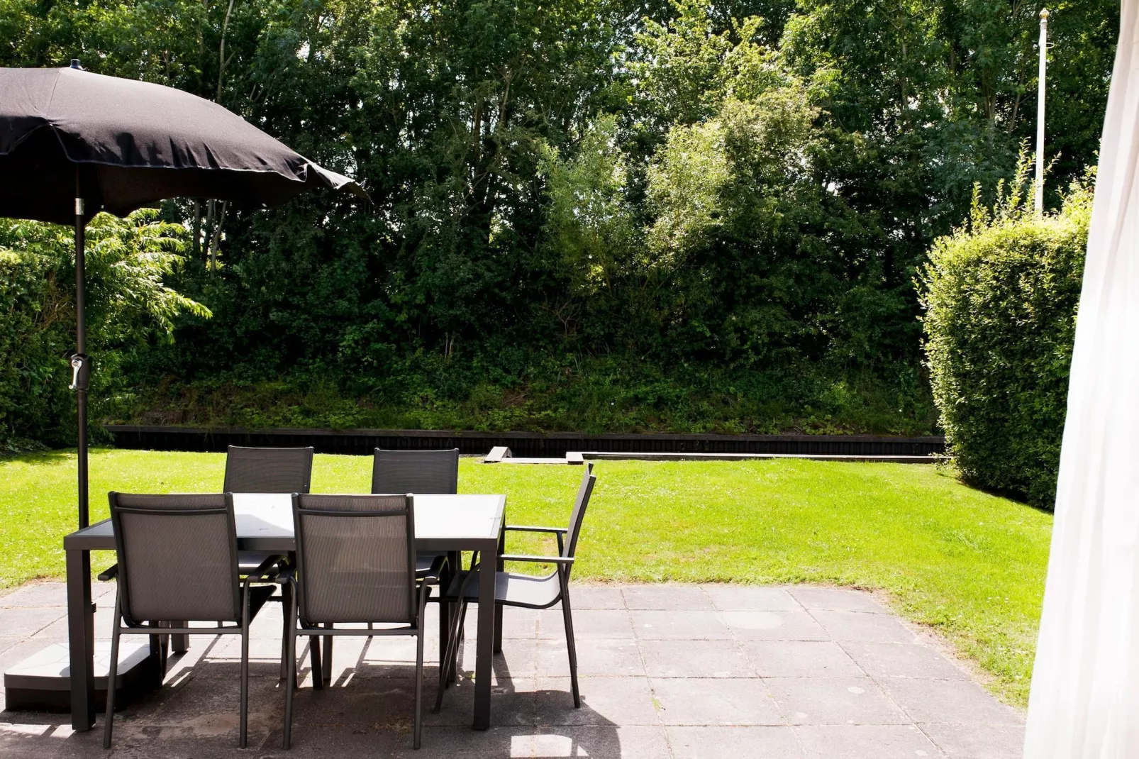 Skip Wellness de luxe met sauna-Uitzicht zomer