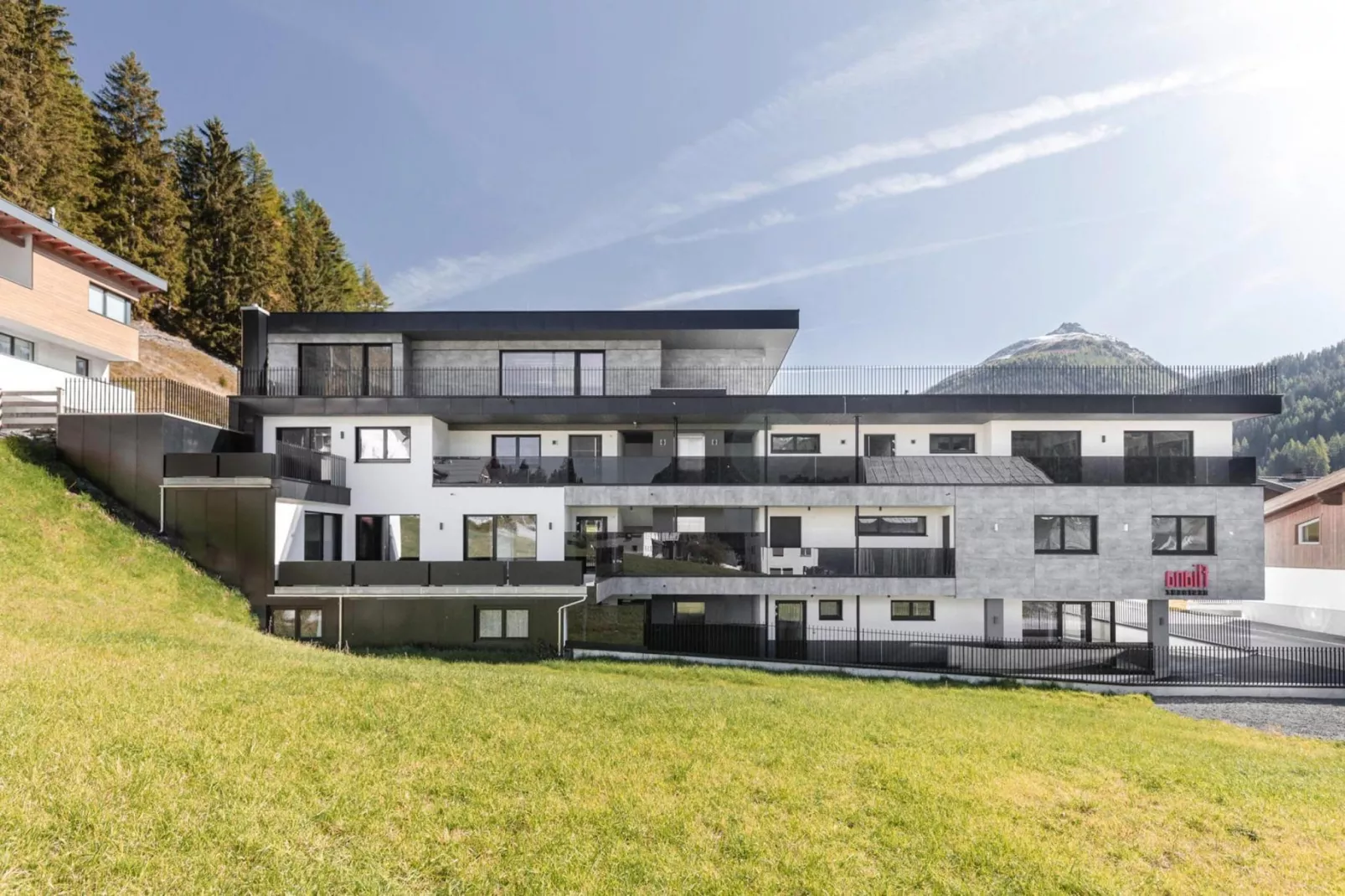 Residenz Fliana-Buitenkant zomer