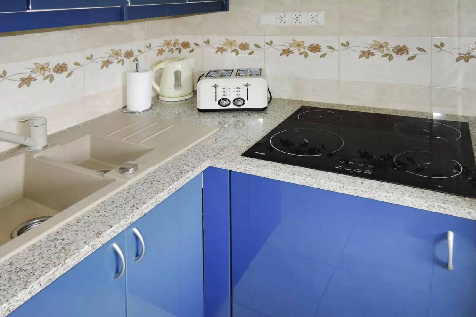 Holiday spacious modern flat in Dabrowa-Keuken