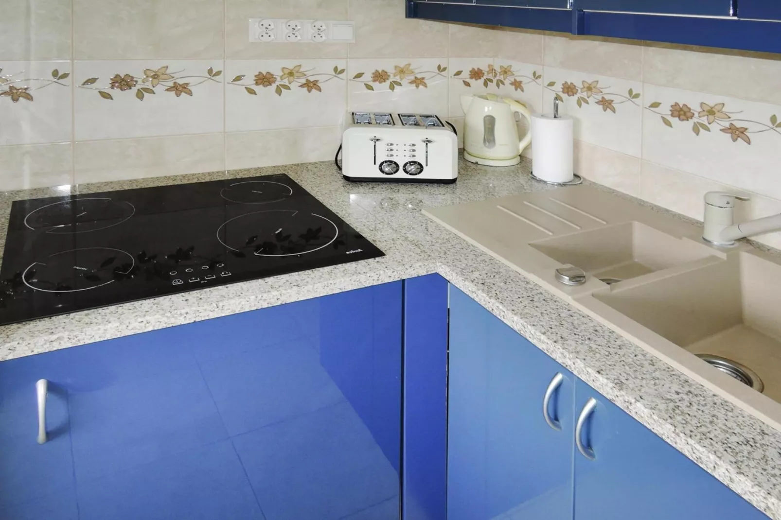 Holiday spacious modern flat in Dabrowa-Keuken