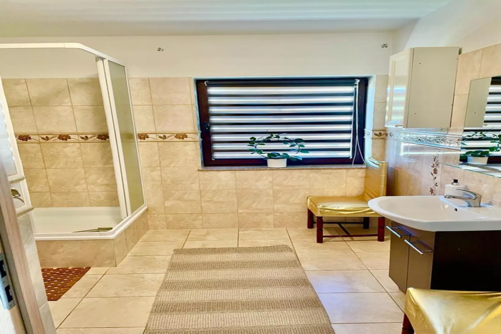 Holiday spacious modern flat in Dabrowa-Badkamer