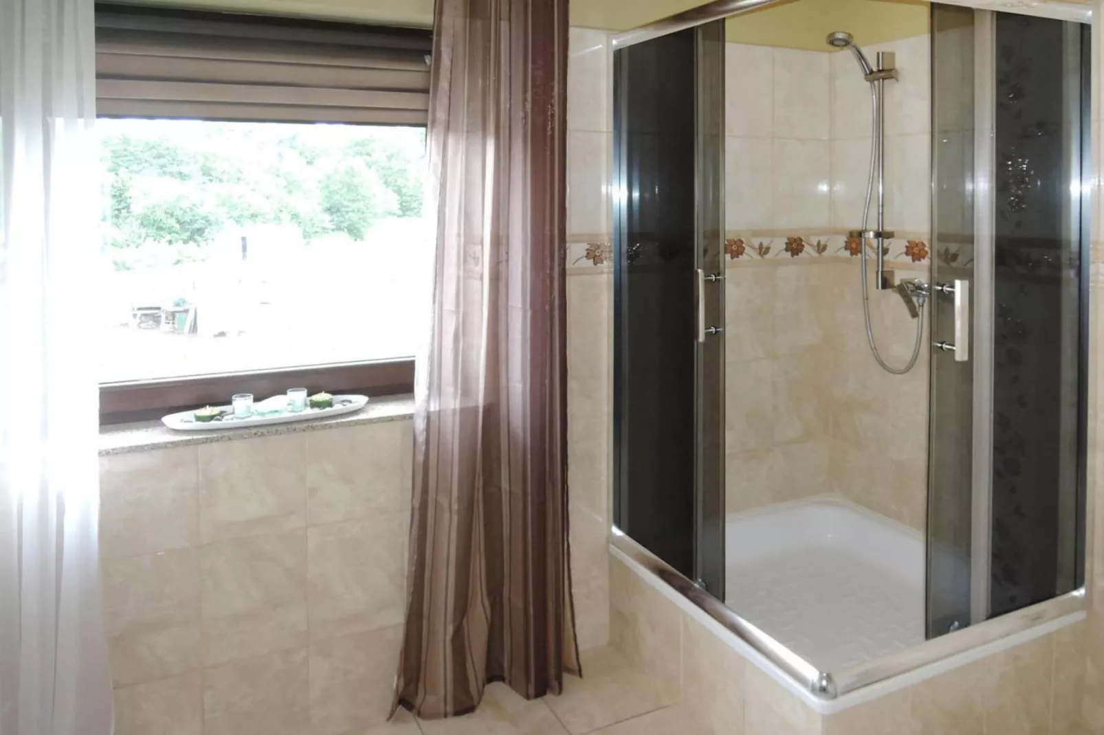 Holiday spacious modern flat in Dabrowa-Badkamer