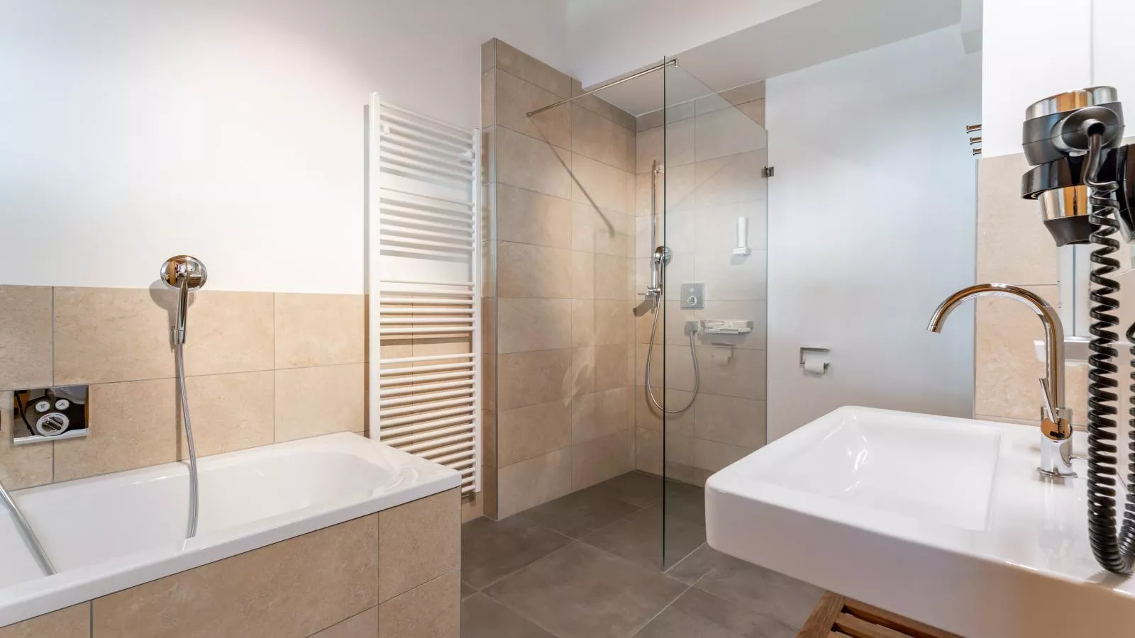 Tauern Suites Mitterwirt TOP 123-Badkamer