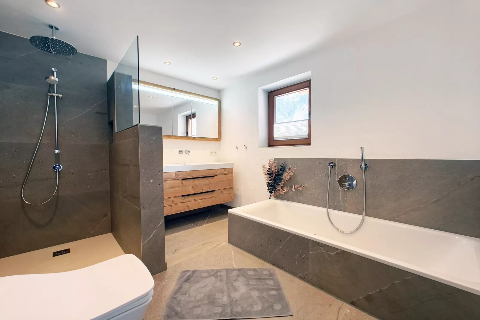 Exklusive Ferienwohnung mit Whirlpool-Badkamer