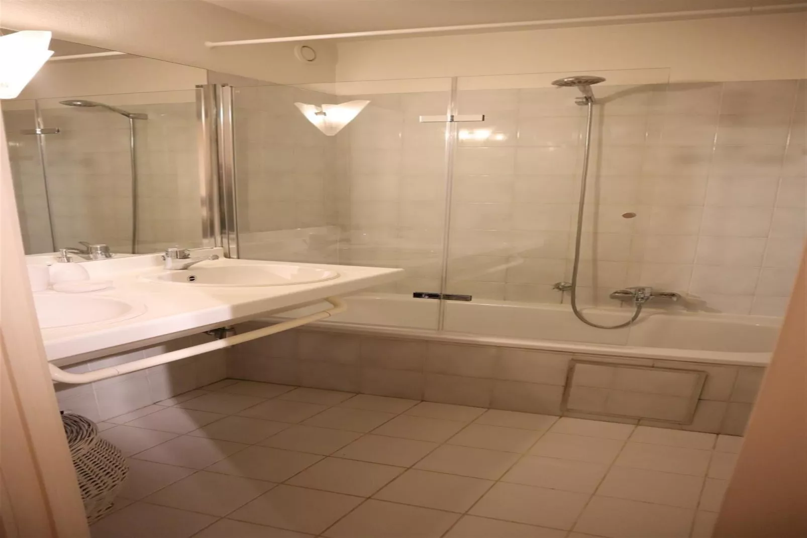 SCORPIO A 0202GAR-Badkamer