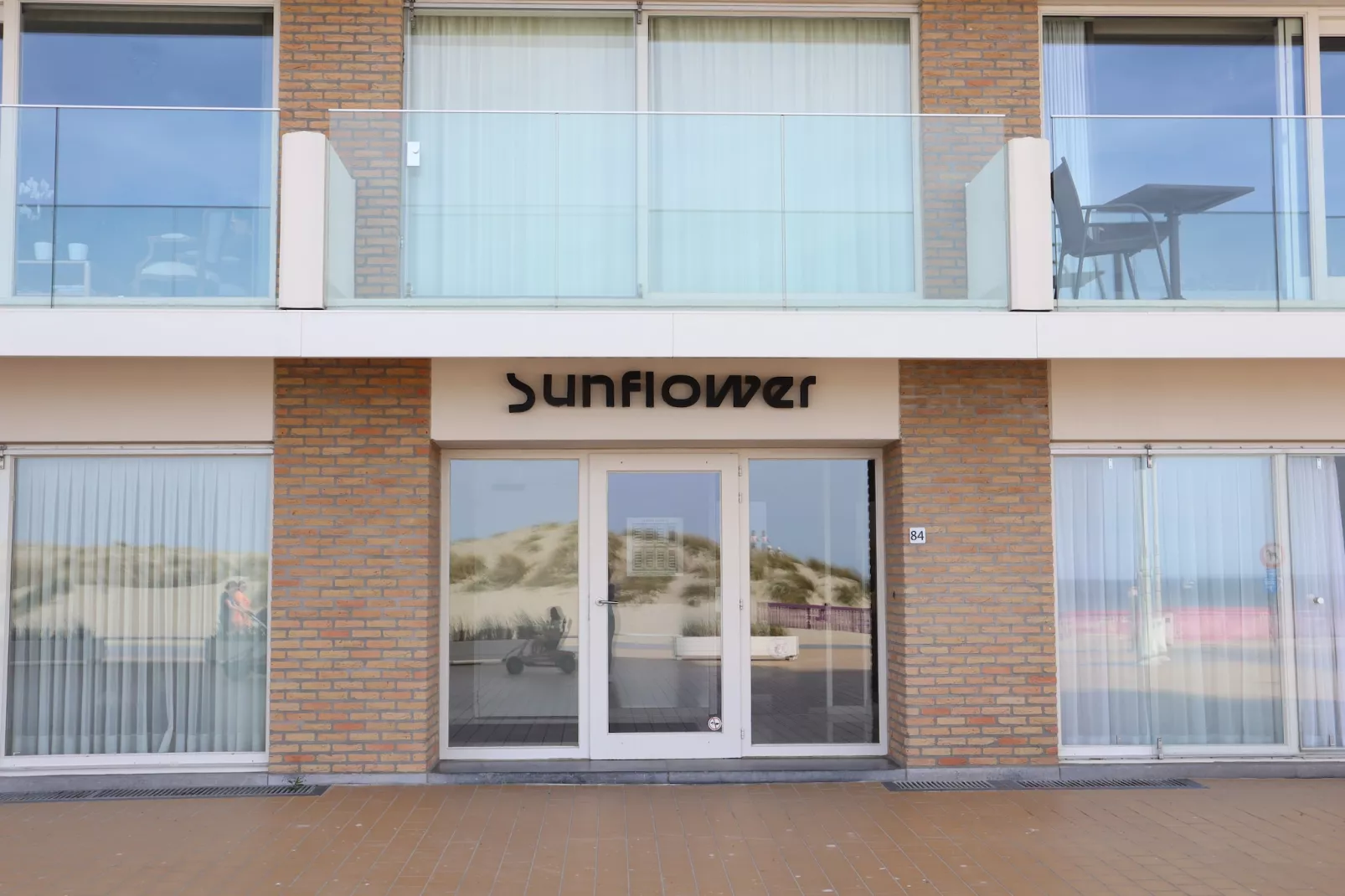 SUNFLOWER 102-Hal-ontvangst