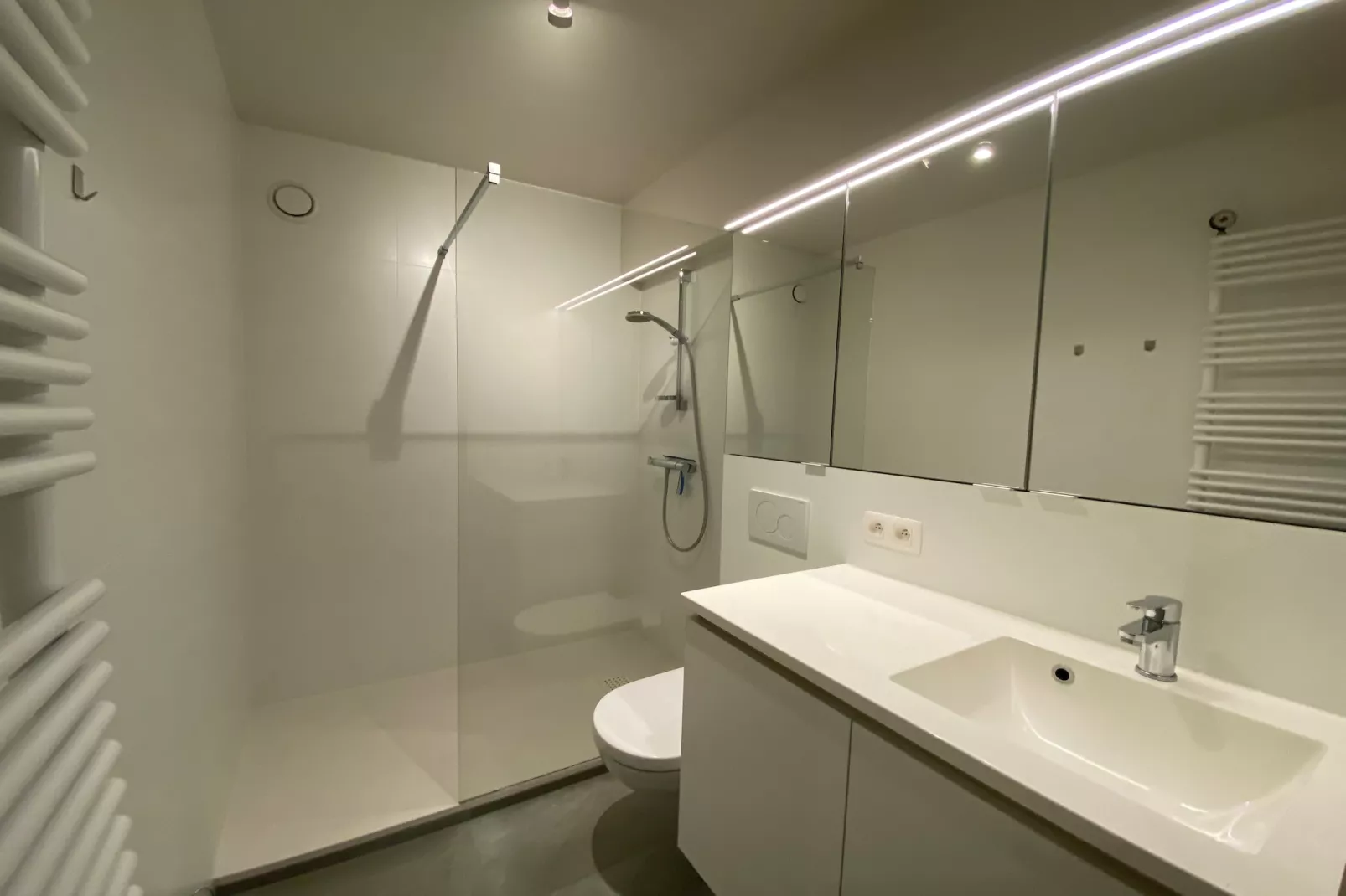 SUNFLOWER 102-Badkamer
