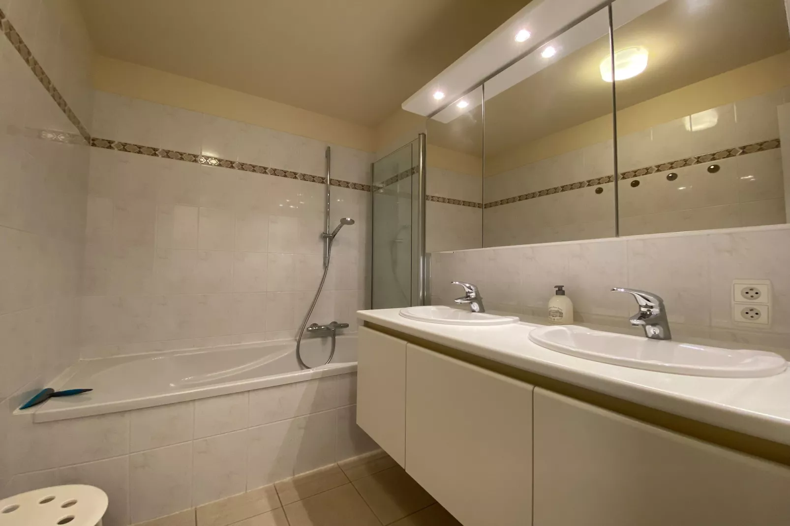 APOLLO X / 0405-Badkamer