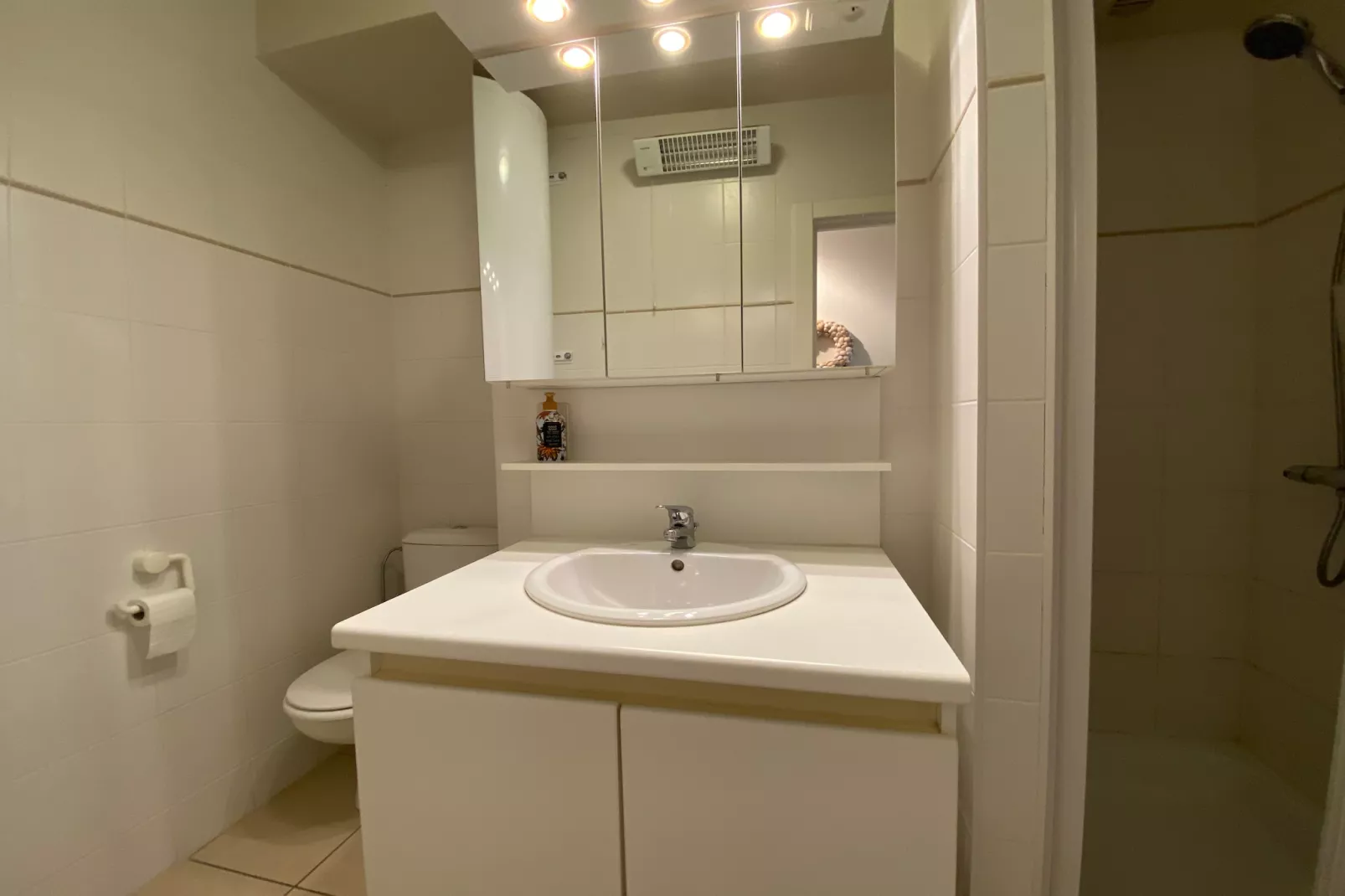 GAUDI 504-Badkamer