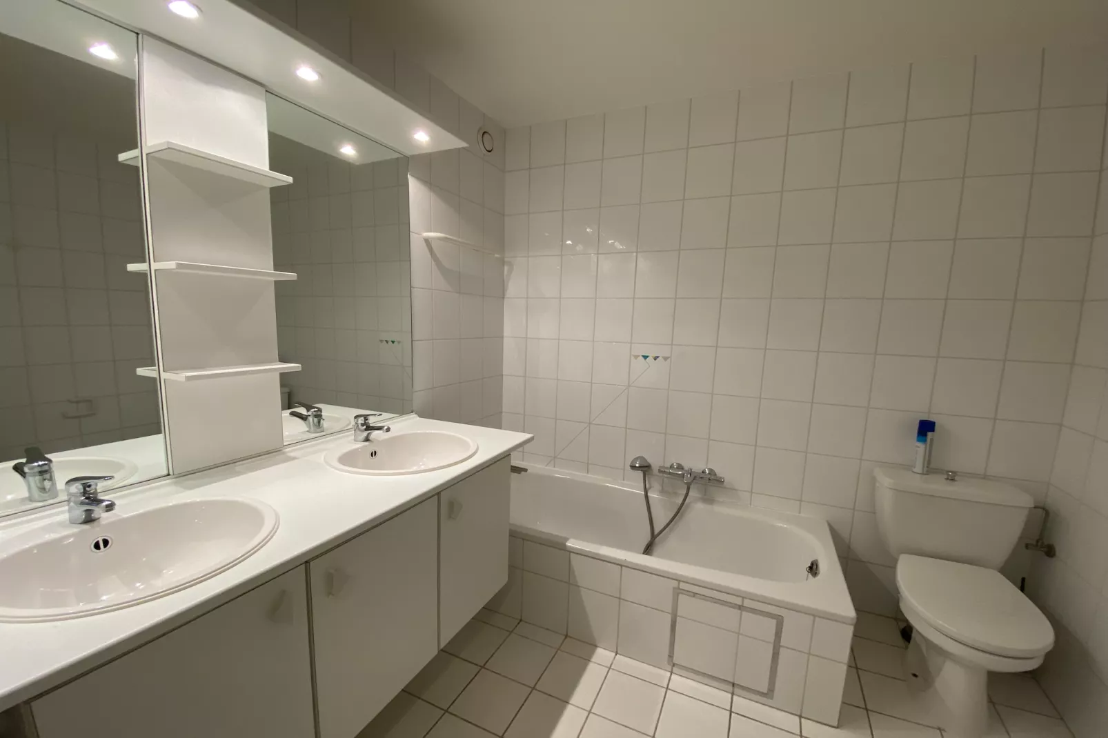 SCORPIO BI 1201GAR-Badkamer