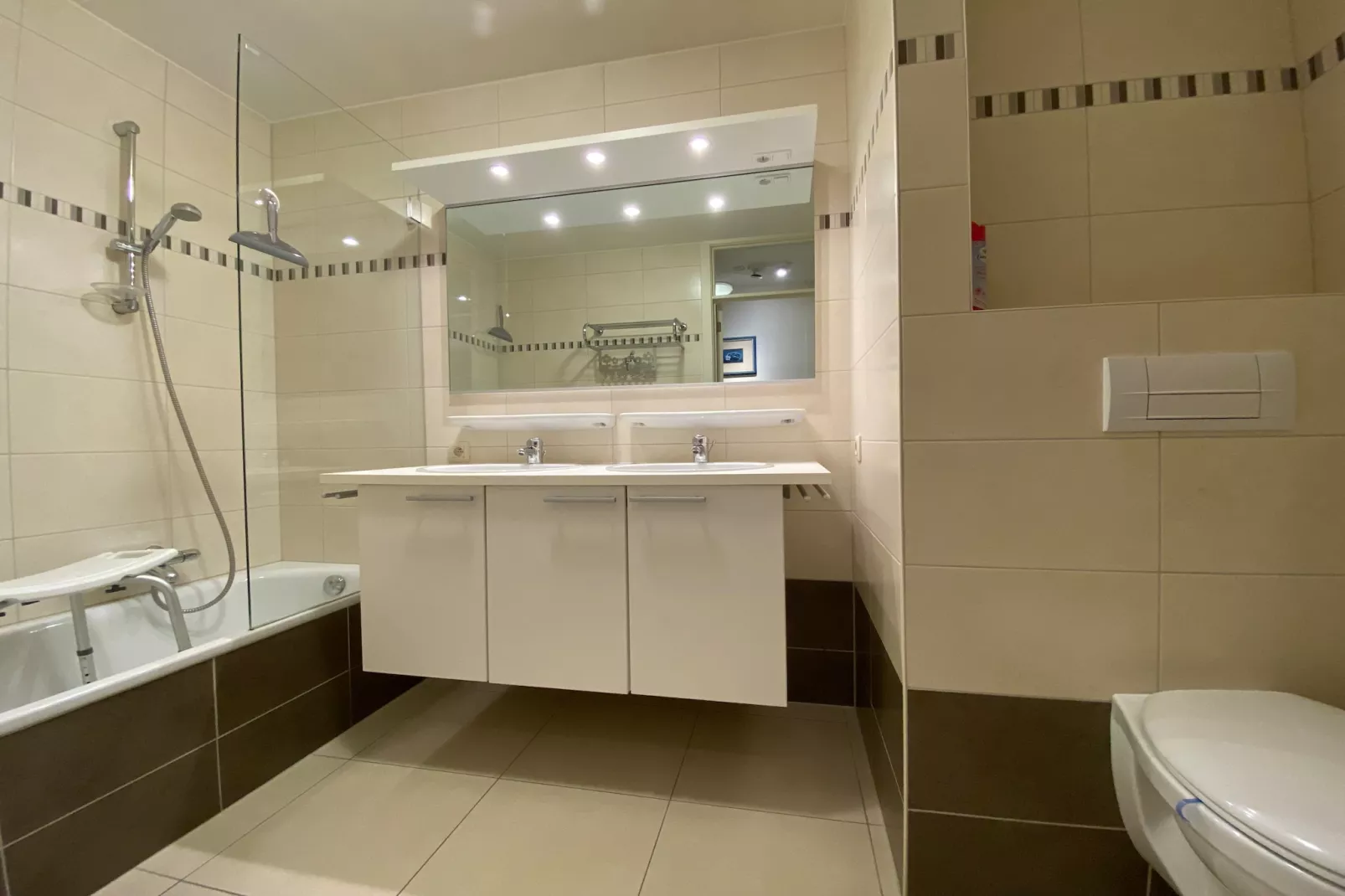 LECTUS I 3/0202GAR-Badkamer