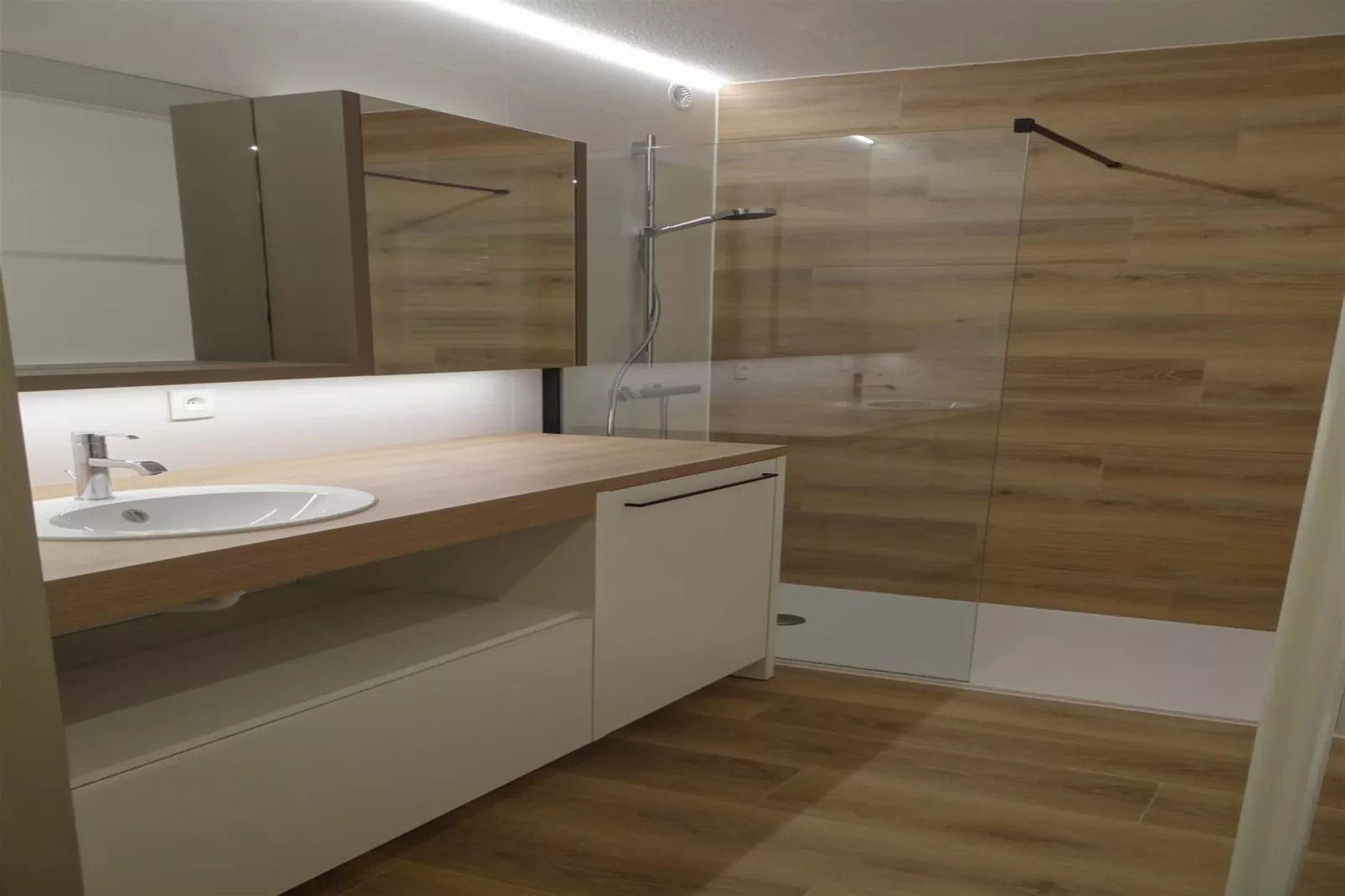 NEREIDEN E 168/0201GAR LIFT 1-Badkamer