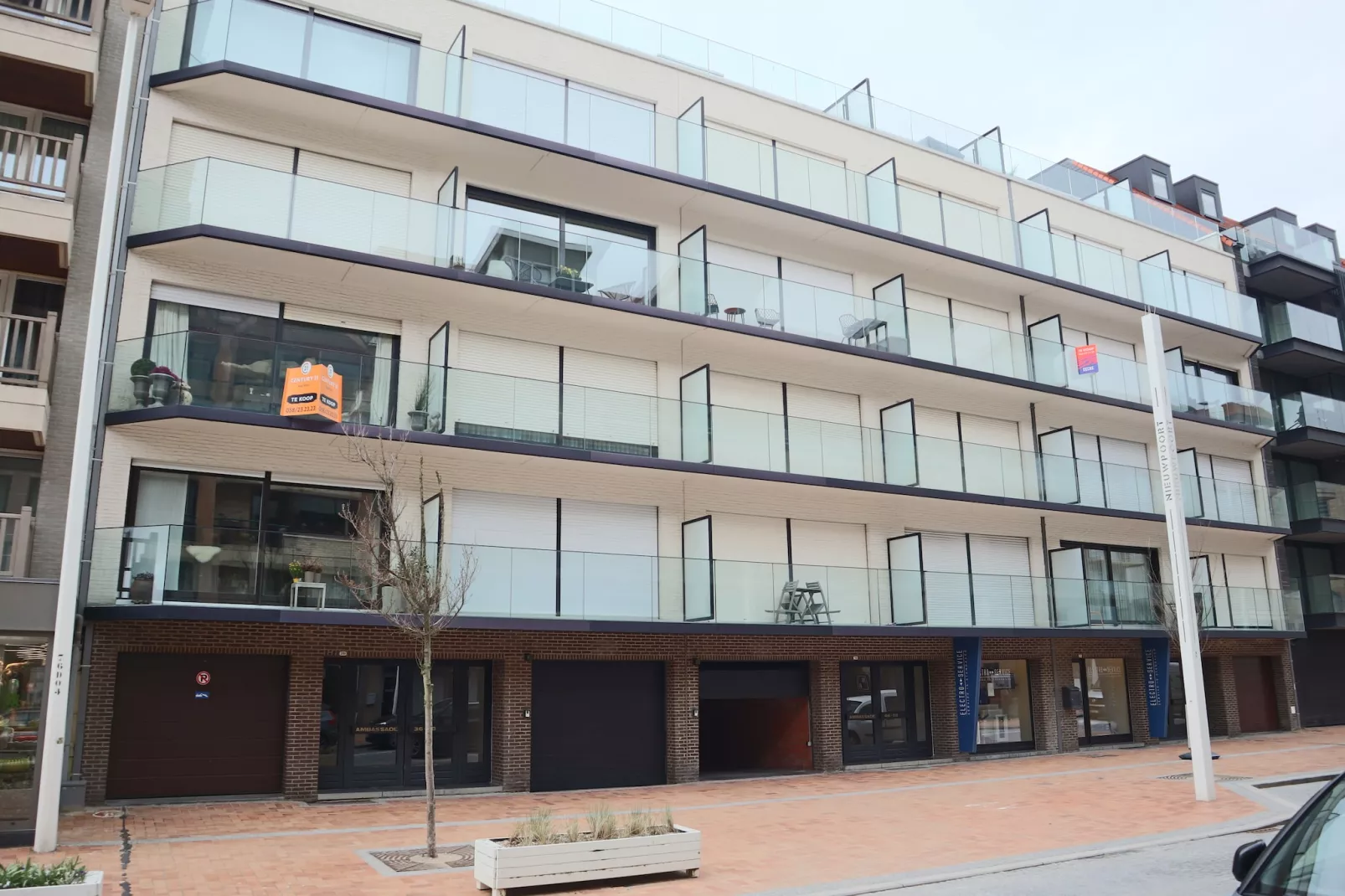 AMBASSADE C-Buitenkant zomer