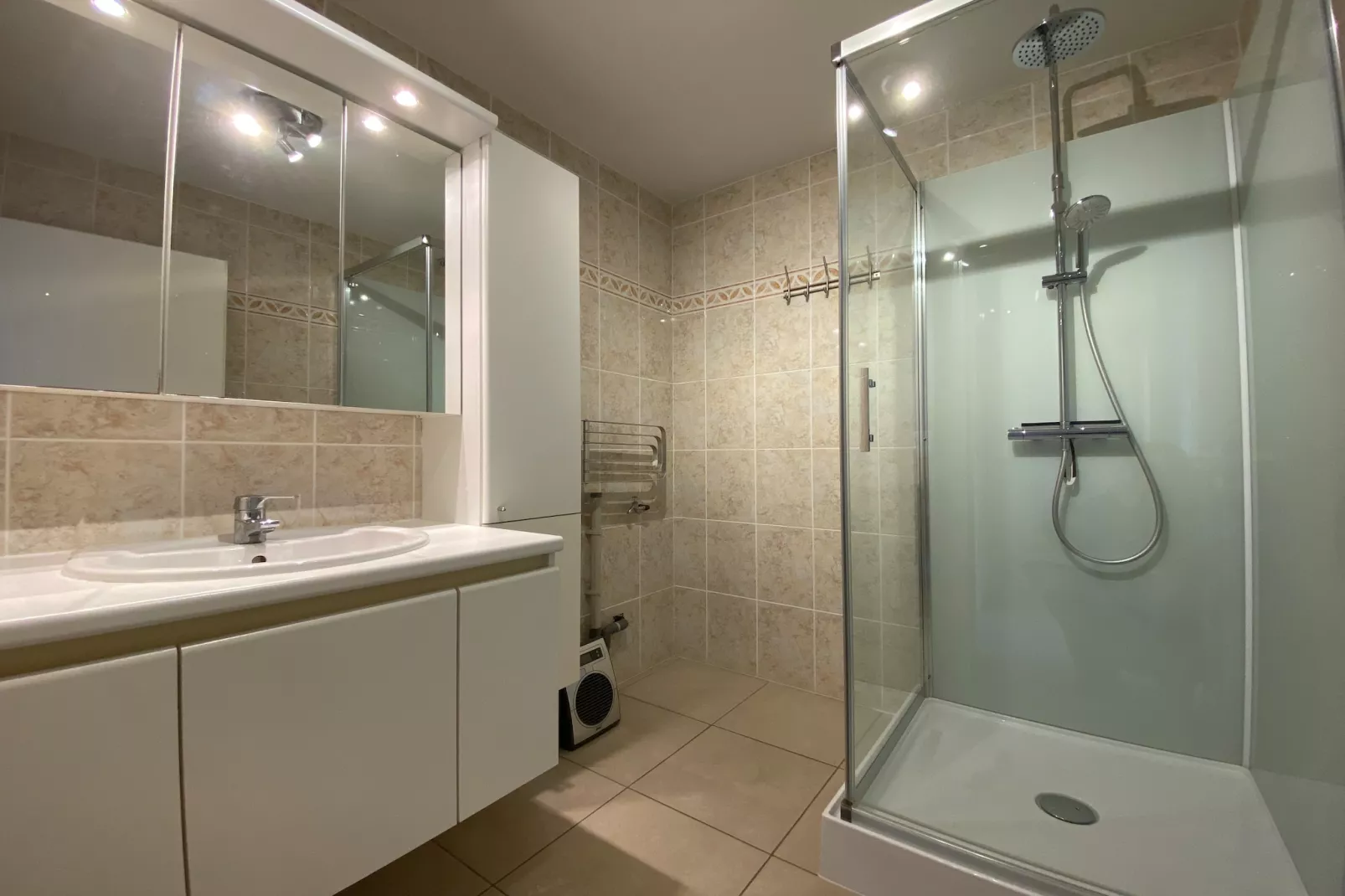 APOLLO VII 0303PK-Badkamer
