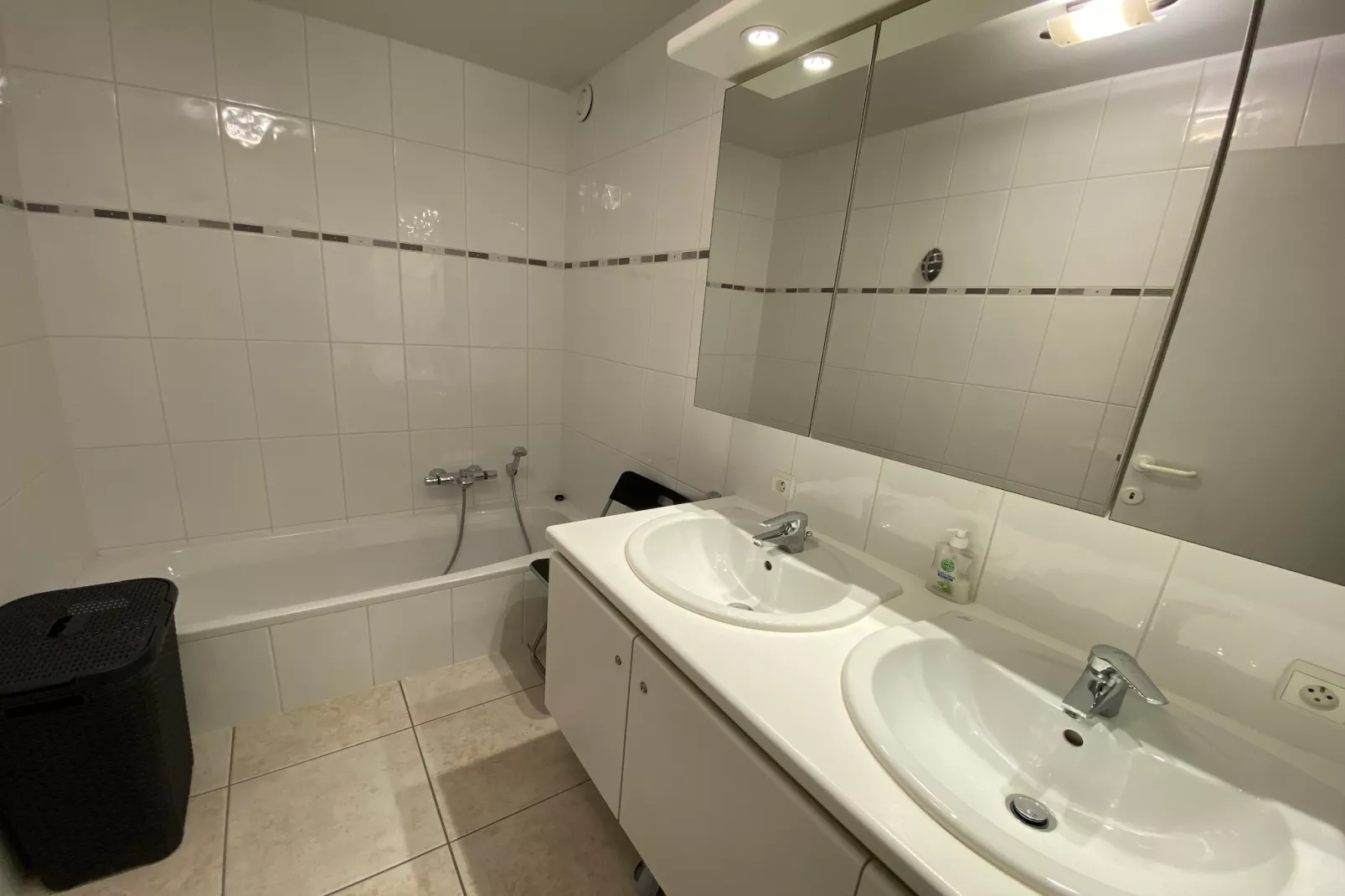 APOLLO XI 0102GAR-Badkamer