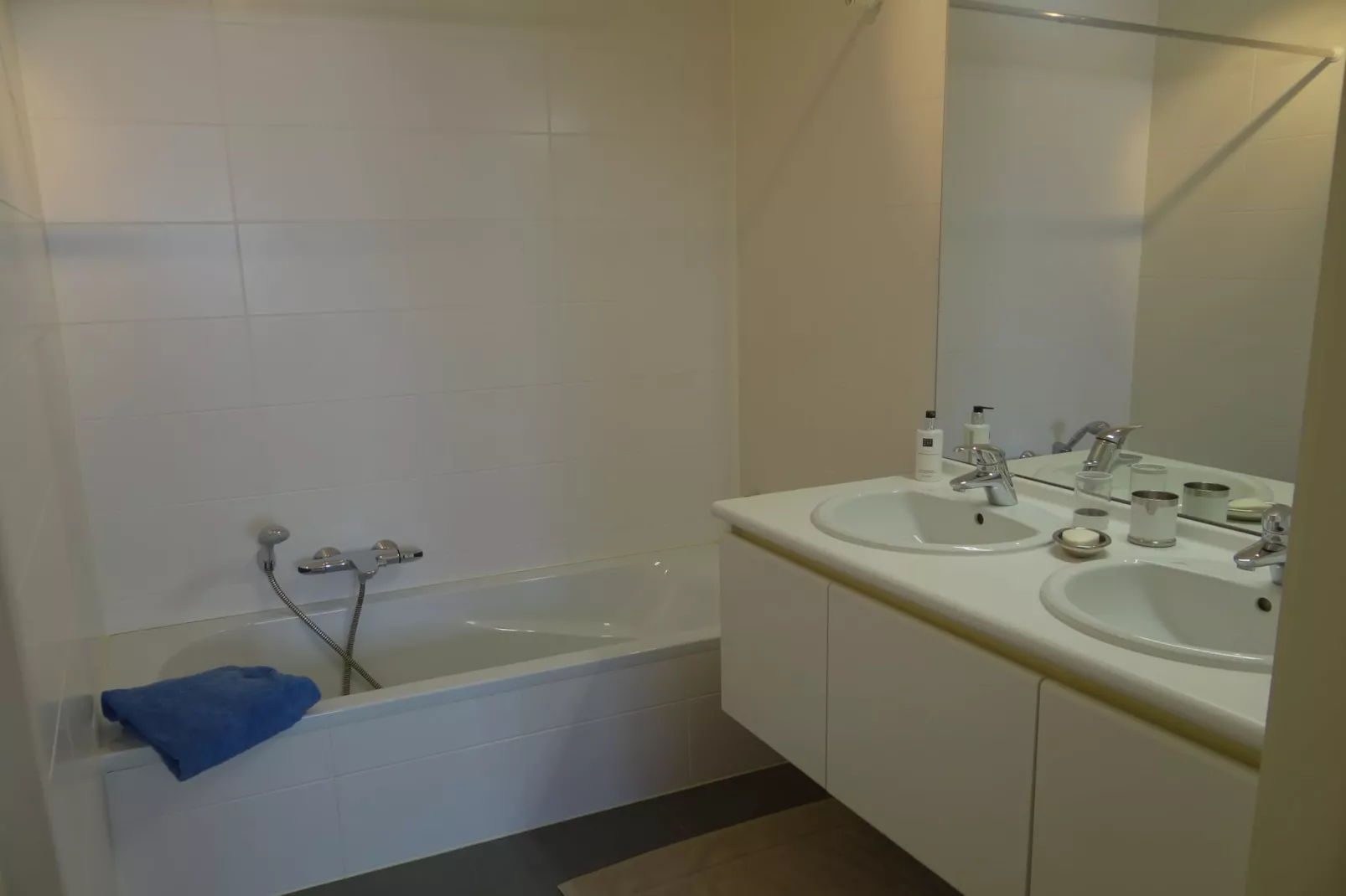 ZONNEHAVEN III 64B/0204G-LIFT I-Badkamer