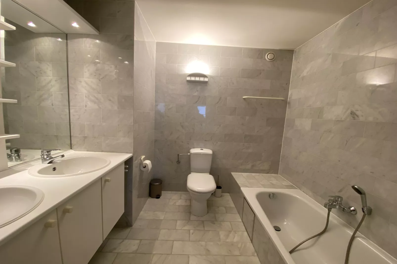 CASINO AB A1003GAR-Badkamer