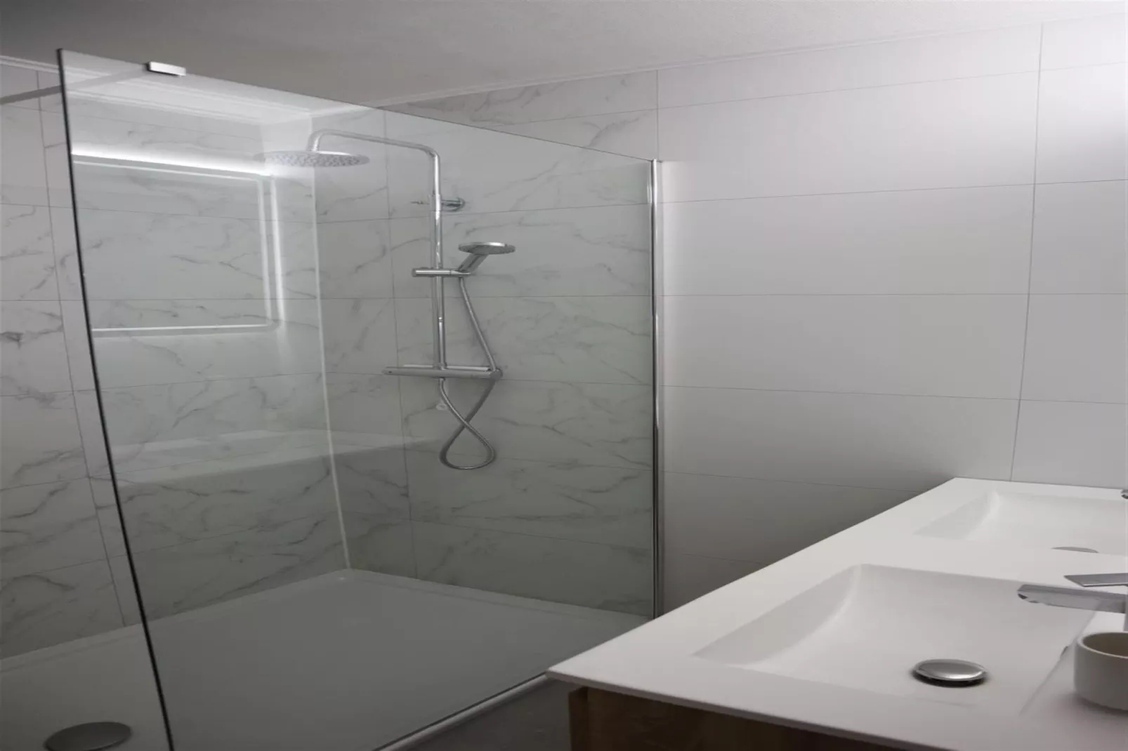 APOLLO V 602-Badkamer