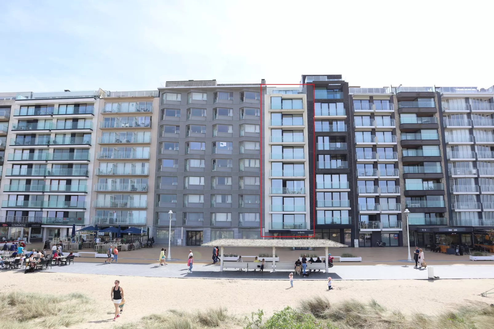 LOUIS EMILE 0901  garage-Buitenkant zomer
