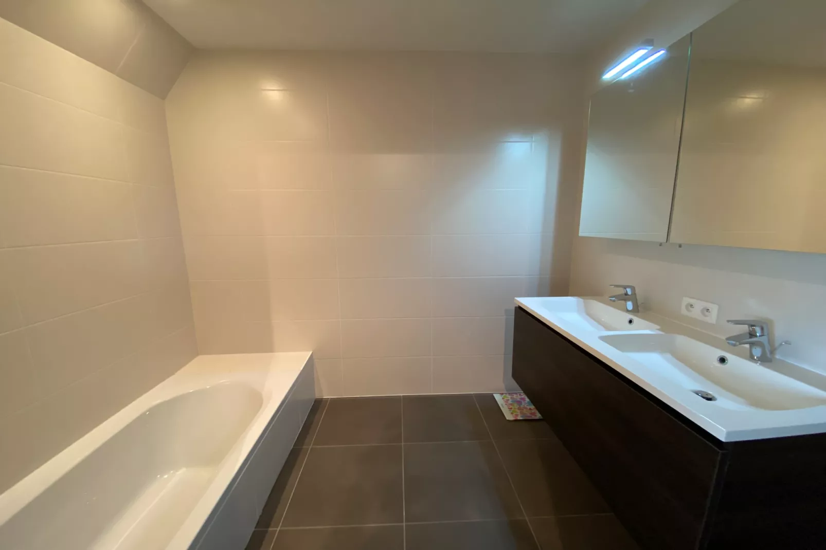 DOCKSIDE 0402GAR-Badkamer