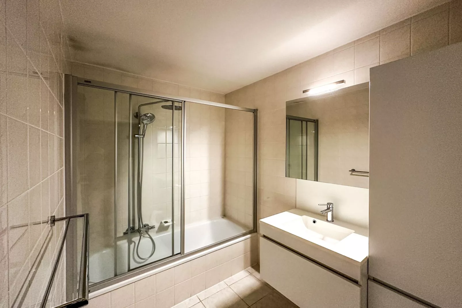 ZONNEKRING 1001GAR-Badkamer