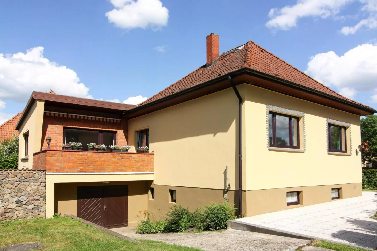 Ferienhaus Yvonne 100 qm-Buitenkant zomer