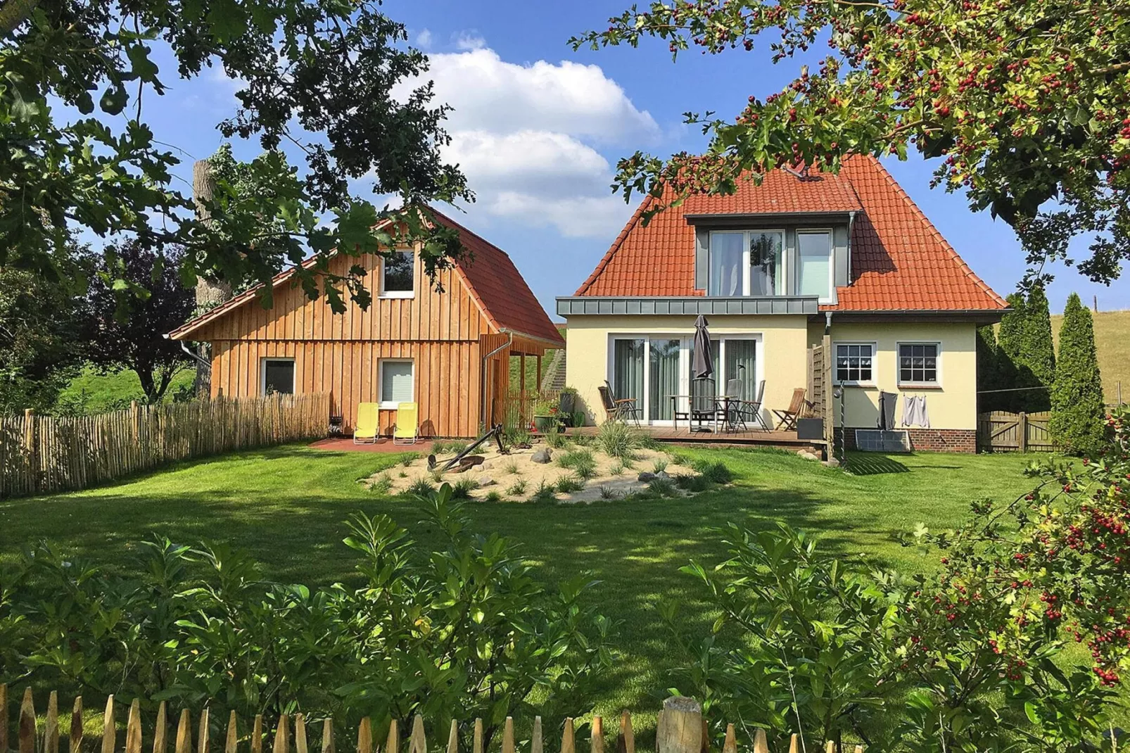 Krabbenfischerhaus Fedderwardersiel-Buitenkant zomer