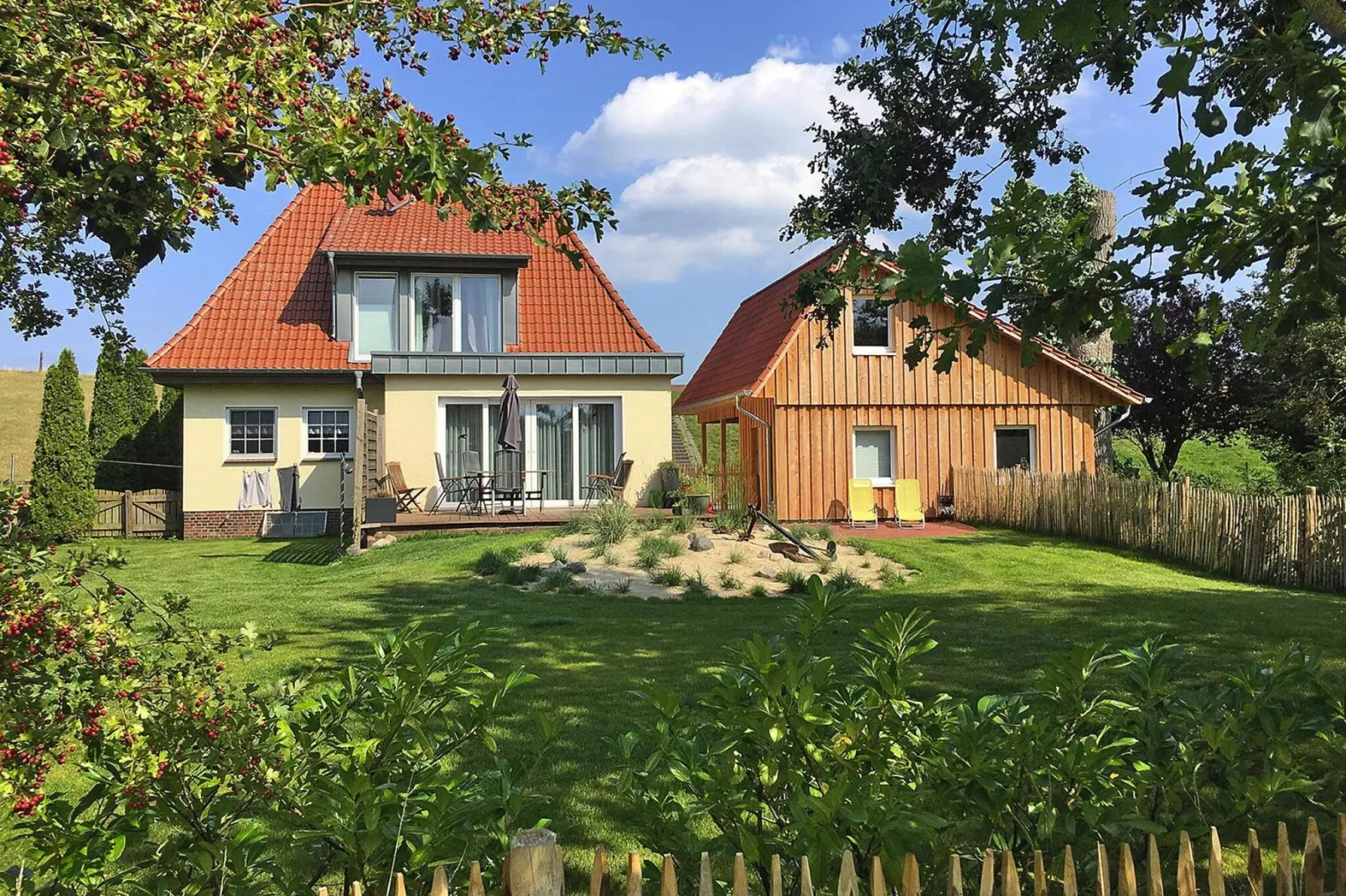 Krabbenfischerhaus Fedderwardersiel-Buitenkant zomer