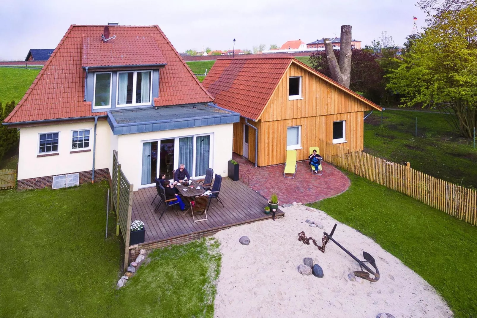 Krabbenfischerhaus Fedderwardersiel-Buitenkant zomer