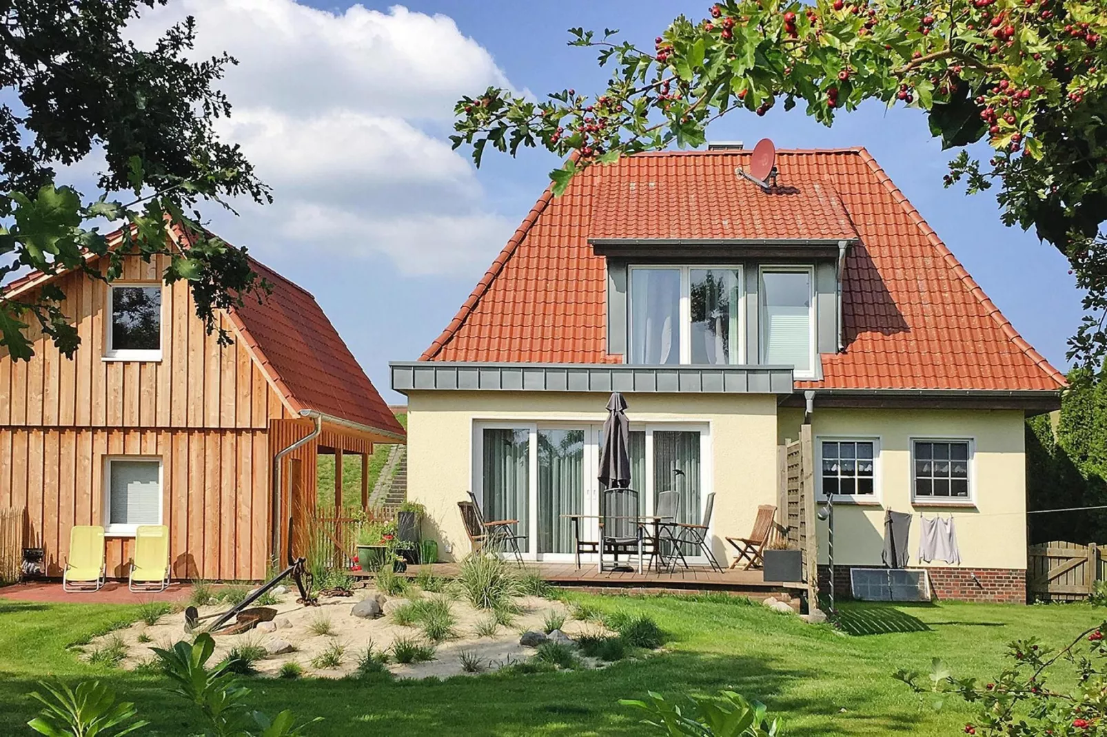 Krabbenfischerhaus Fedderwardersiel-Buitenkant zomer