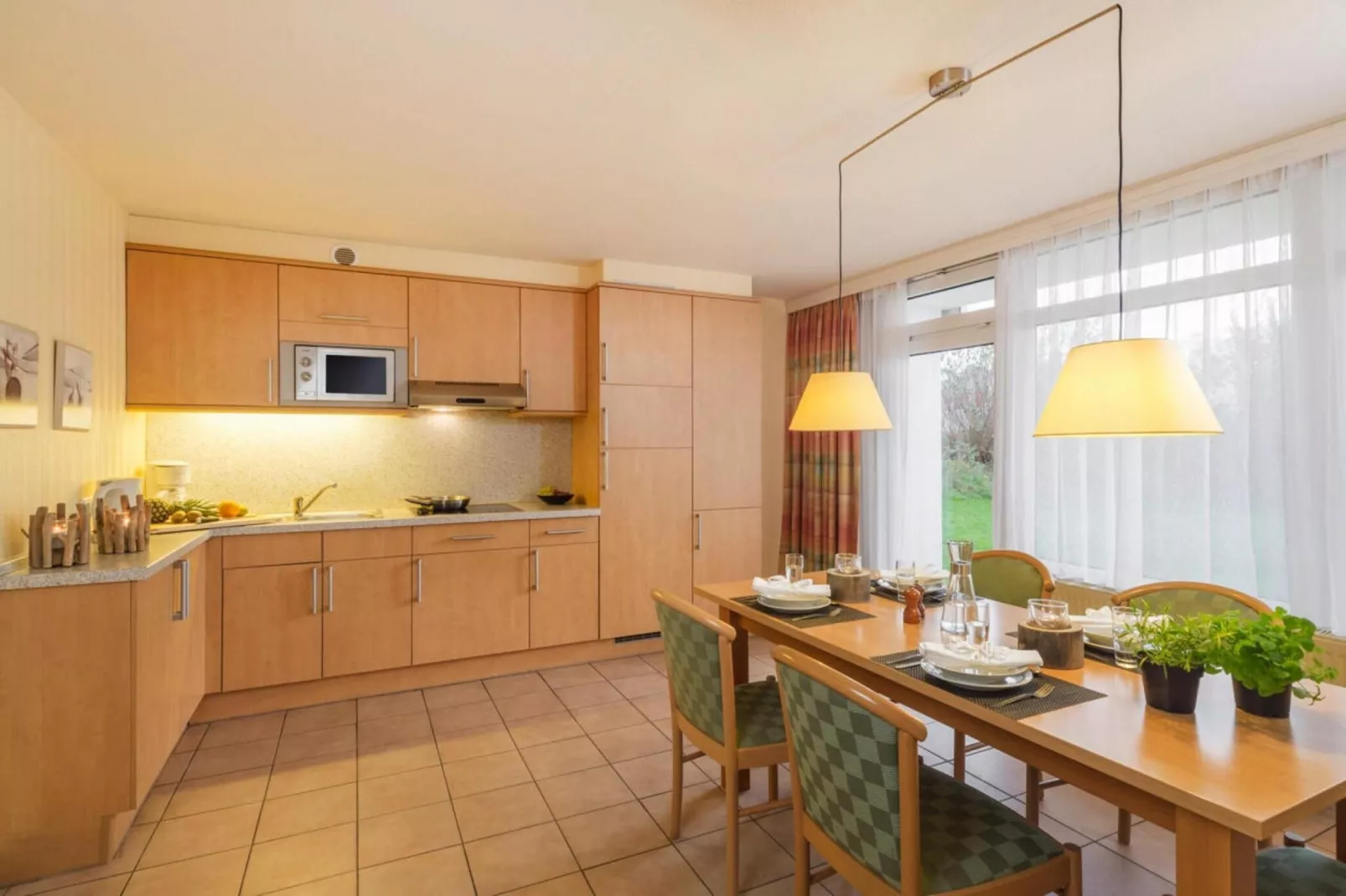 Gartenapartment-Eetkamer