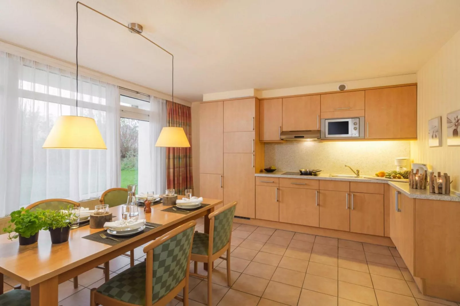 Gartenapartment-Eetkamer