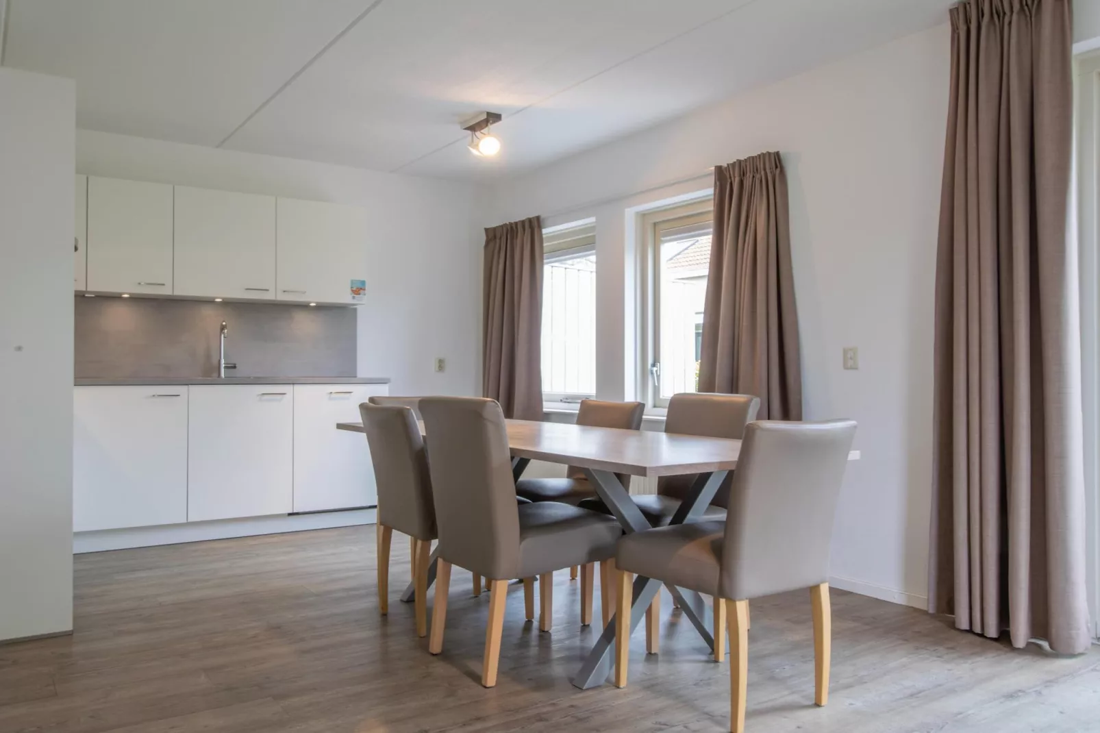 Vakantiepark Soeten Haert 13-Eetkamer