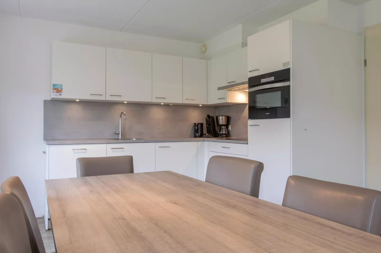 Vakantiepark Soeten Haert 13-Eetkamer