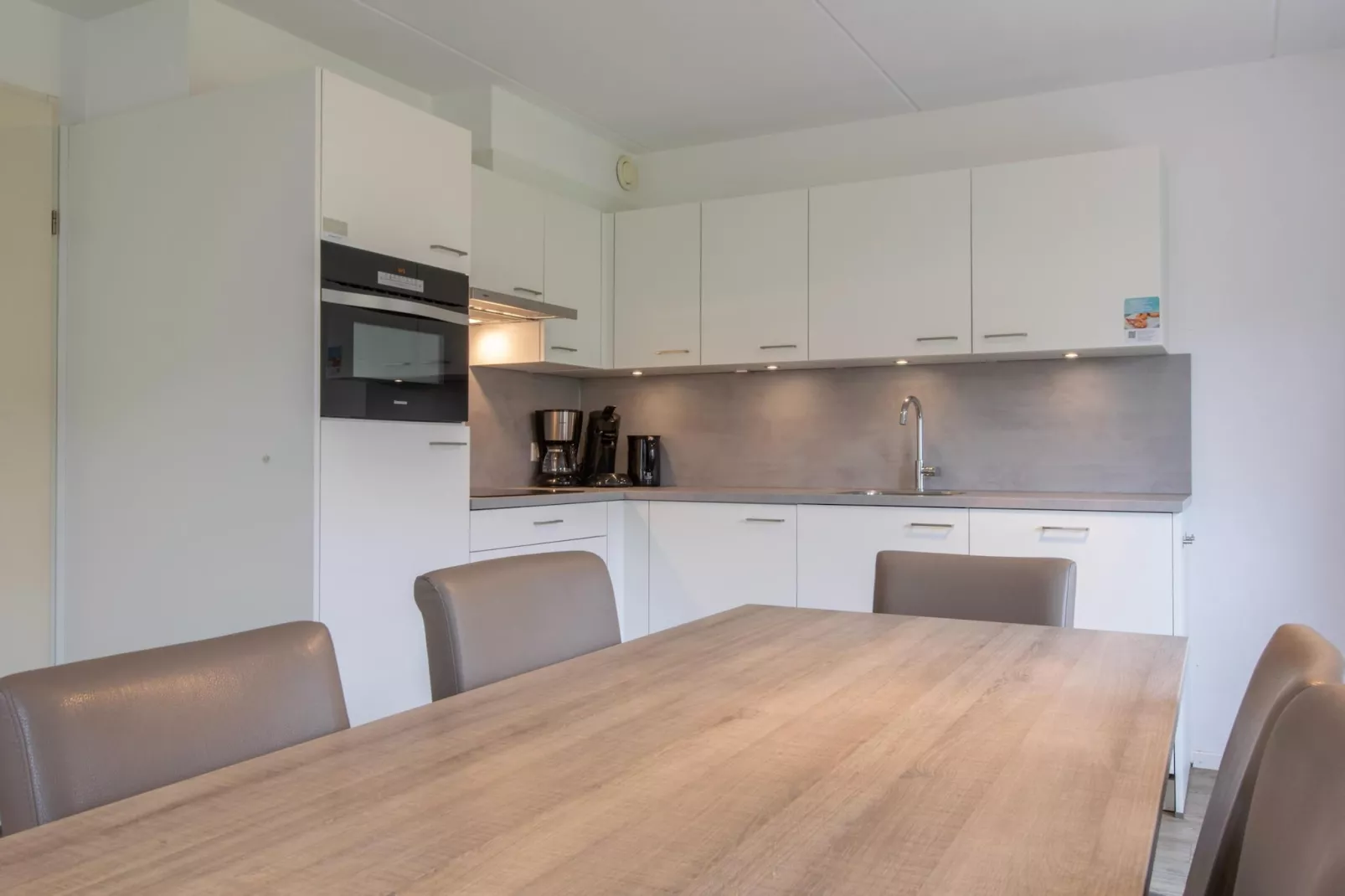 Vakantiepark Soeten Haert 13-Eetkamer