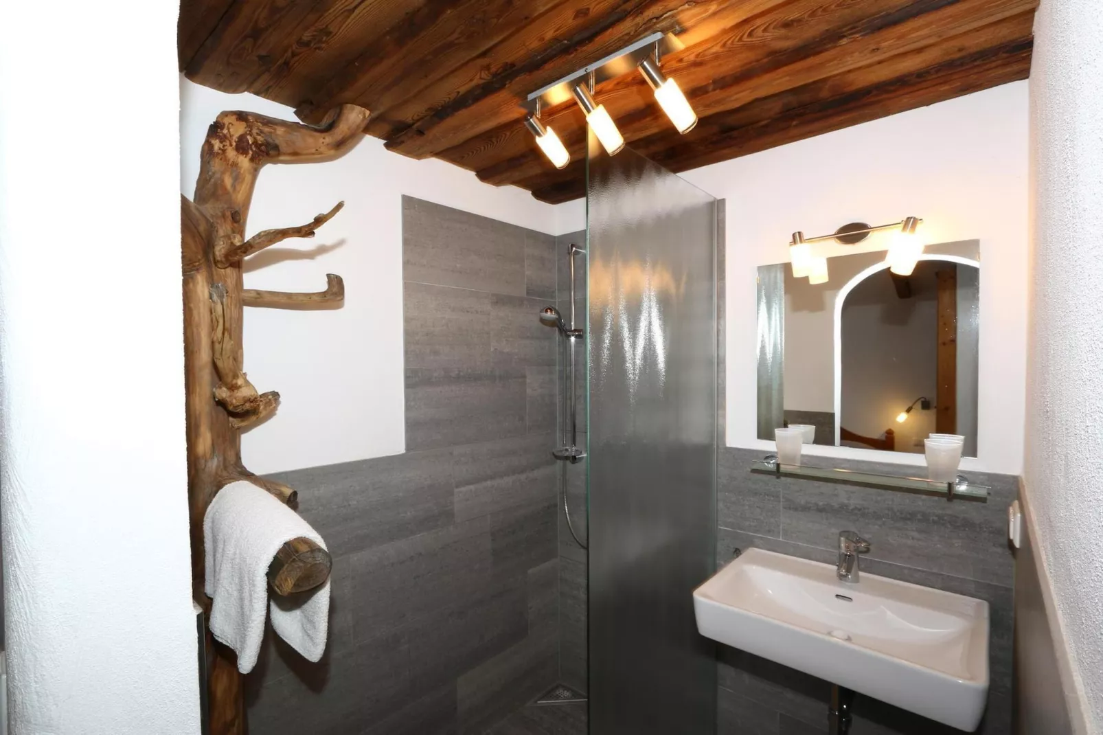 Lieslhütte-Badkamer