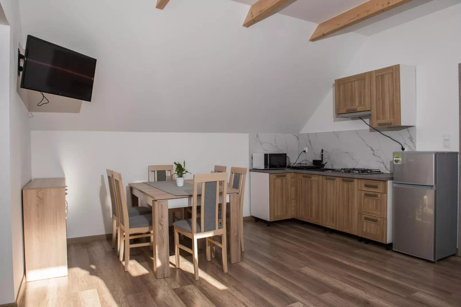 Apartament 6-osobowy piętro Jarosławiec-Eetkamer