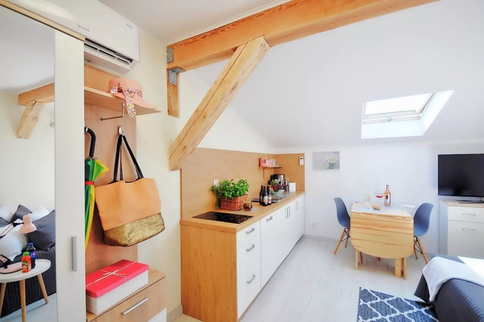 Studio 2-osobowe nr 3 16 m2 na poddaszu Ustronie Morskie-Woonkamer