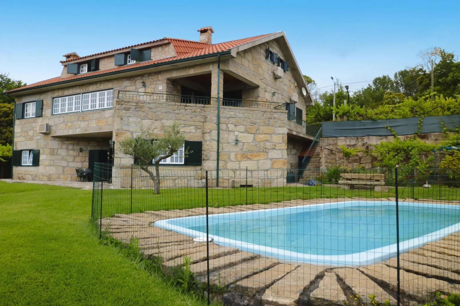 Holiday home Luzim-Buitenkant zomer