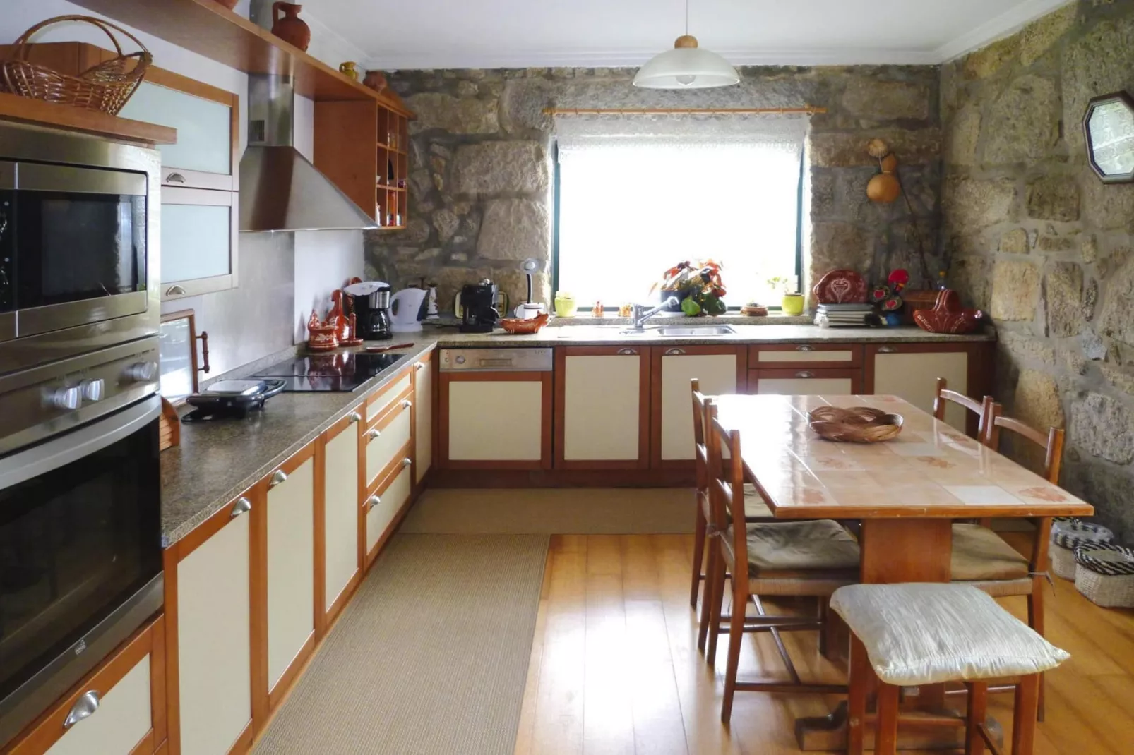 Holiday home Luzim-Eetkamer