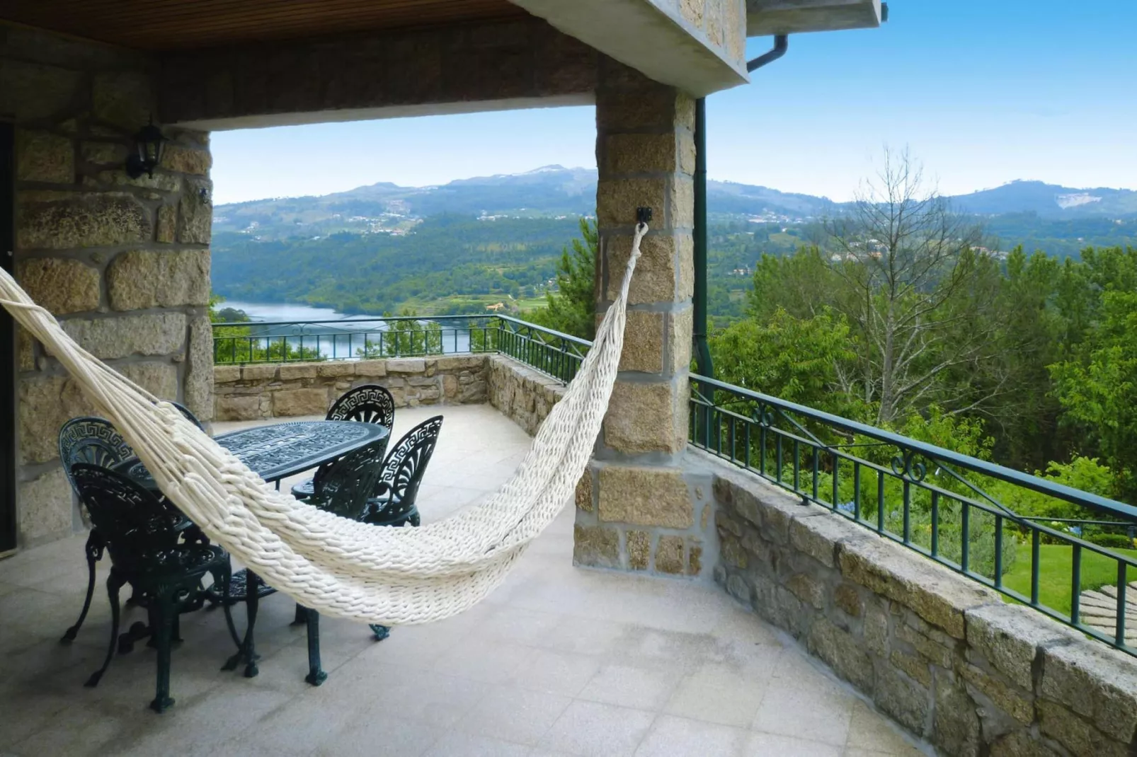 Holiday home Luzim-Terrasbalkon