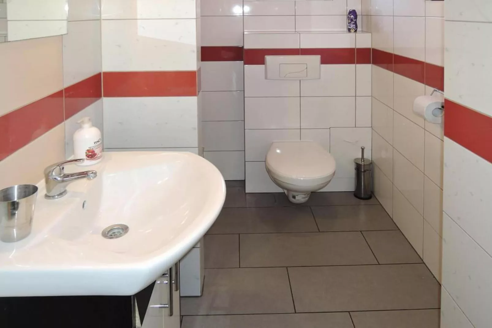 Holiday complex in Jezierzyce by Szczecin at the lake for 4 persons 30 qm Typ B Zielony-Badkamer