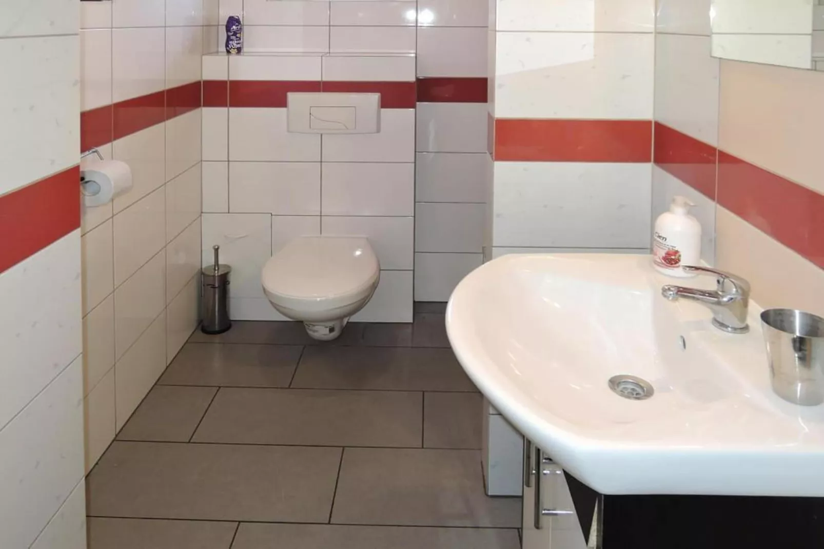 Holiday complex in Jezierzyce by Szczecin at the lake for 4 persons 30 qm Typ B Zielony-Badkamer